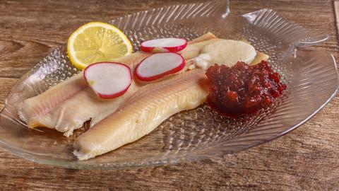 Geräucherte Forelle mit lauwarmem Radieschen Salat