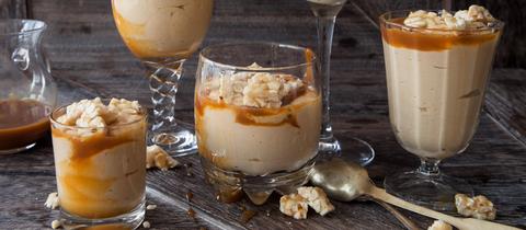 Karamellmousse in Gläsern  