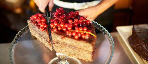 Mohntorte mit Johannisbeeren 