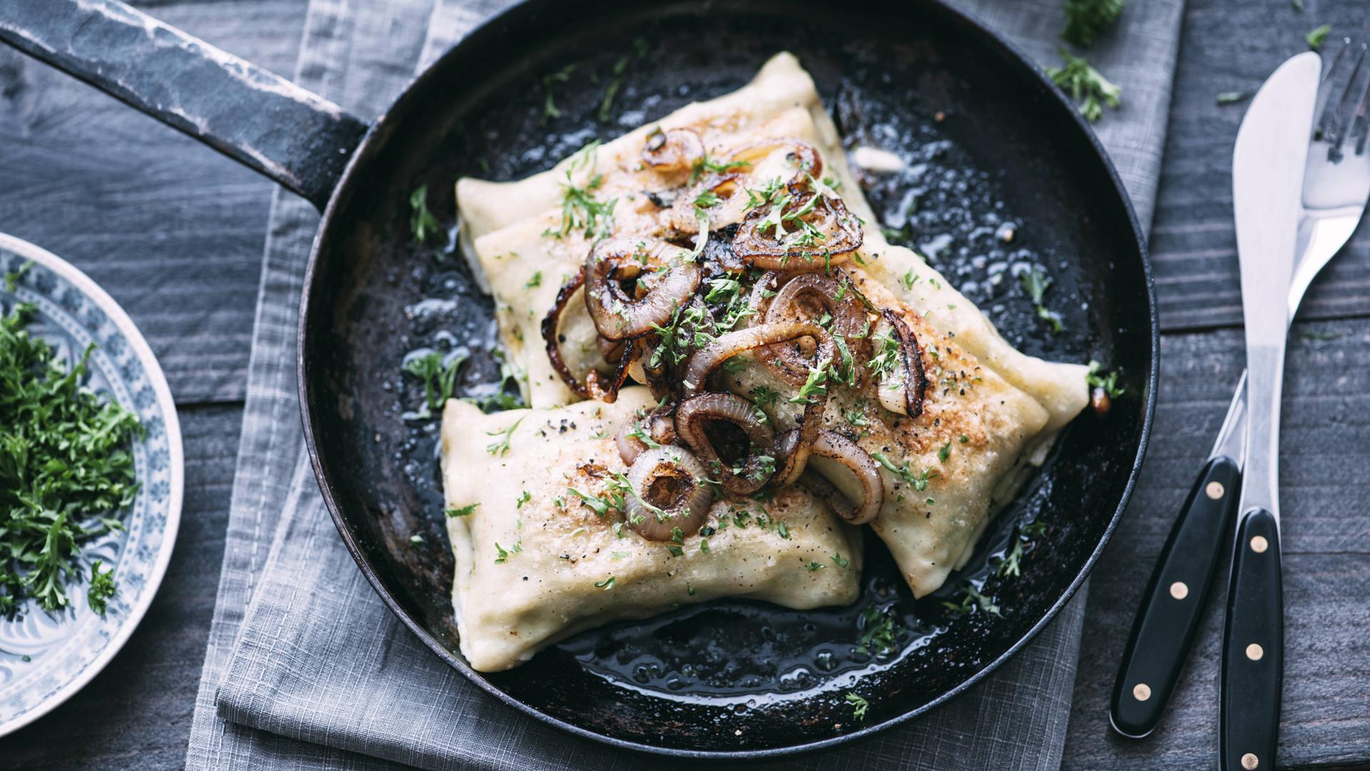 Rezept: Maultaschen mit Rieslingsoße | hr-fernsehen.de | Rezepte