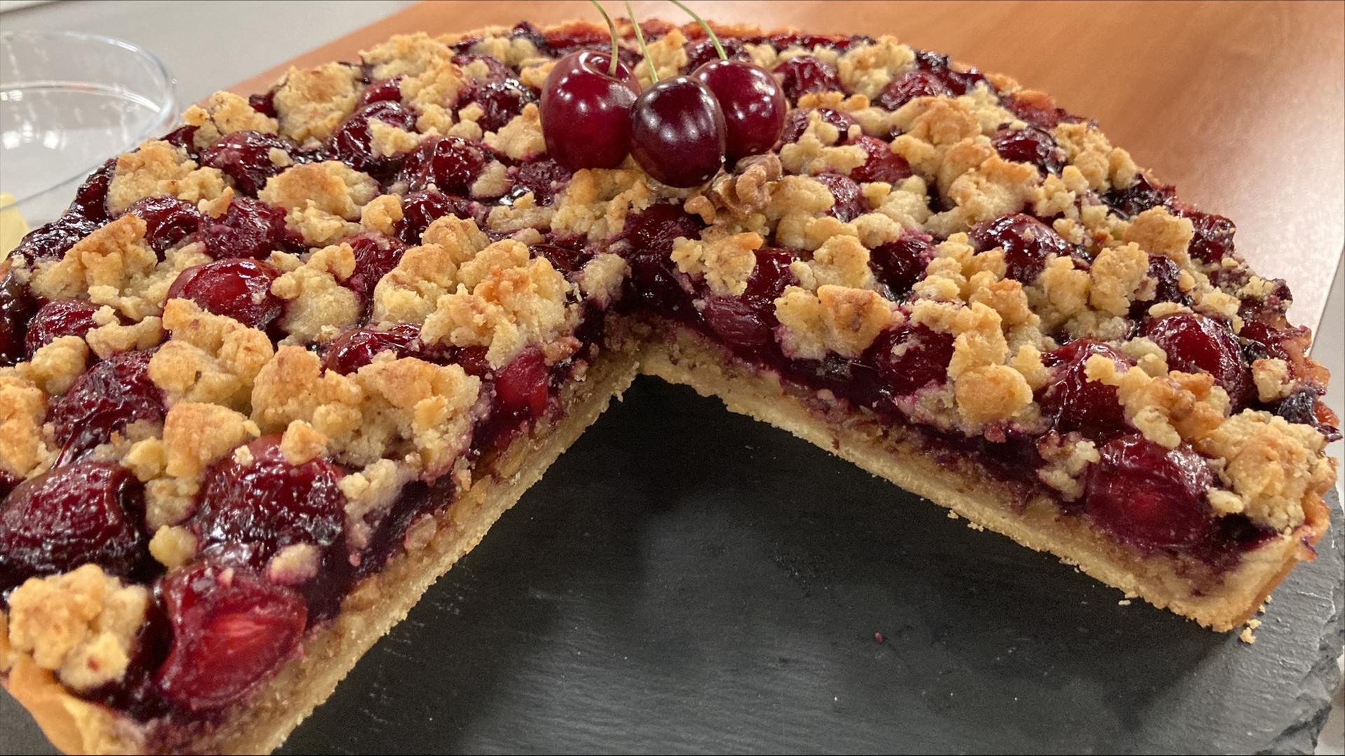 Rezept: Walnuss-Kirschkuchen mit Knusperstreuseln | hr-fernsehen.de ...