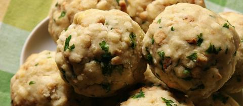 Knödel auf einem Teller