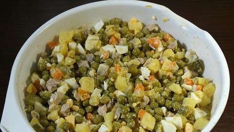 Salat Erbsen Karotten Fleischwurst