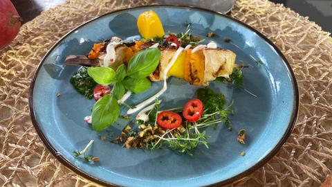 Hühnchen-Mango-Süßkartoffel-Grillspieße mit Salsa Verde und Limetten-Chili-Mayonnaise