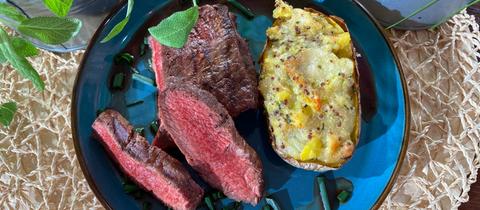 Flat-Iron Steak mit Chimichurri und Scamorza-Kartoffeln 