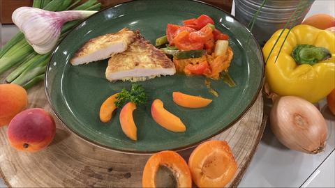 Putenschnitzel in der Kartoffelkruste mit Aprikosen-Paprika-Gemüse