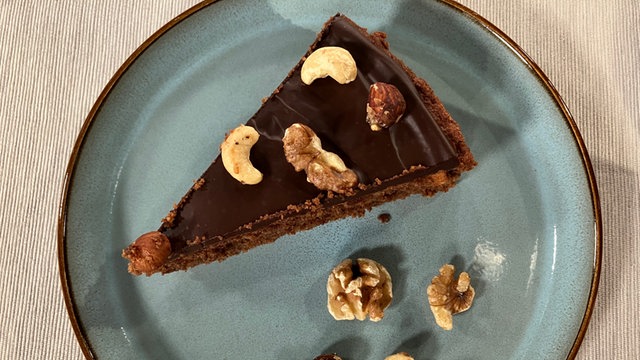Rezept: Schoko-Nuss-Kuchen mit Zwieback-Crunch | hr-fernsehen.de | Rezepte