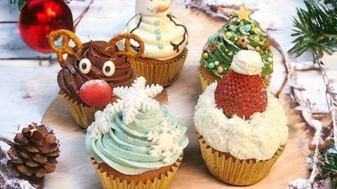 Weihnachtlich dekorierte Cupcakes