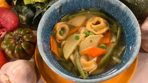 Minestrone mit Tortellini