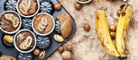 Bananenmuffins in einer Form