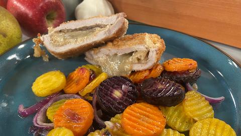 Oberhessisches Cordon bleu mit bunten Pfannenmöhren