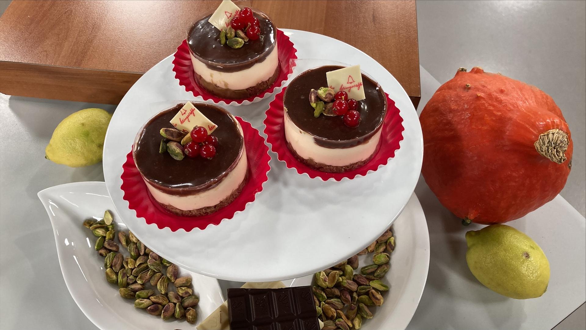 Rezept: Kadeyif-Pistazientörtchen mit Frischkäsemousse à la &amp;quot;Dubai ...