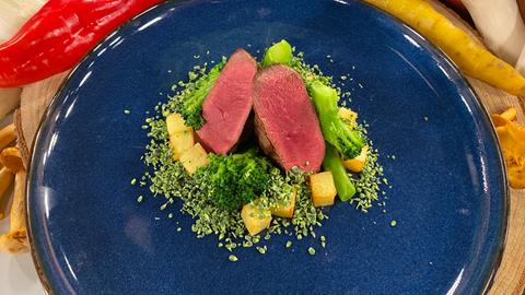 Rehrücken mit Brokkoli und Kartoffelgeröstel 