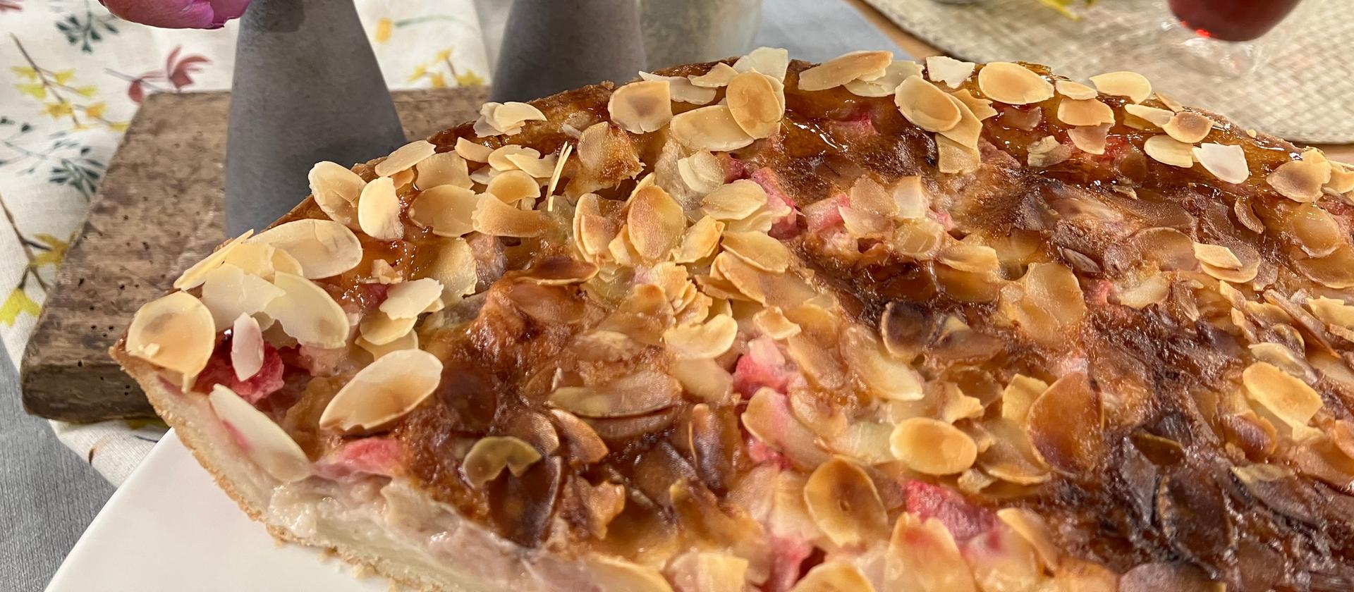 Rezept: Rhabarberkuchen mit Guss | hr-fernsehen.de | Rezepte