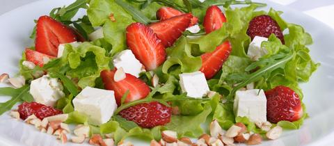 Salat mit Erdbeeren