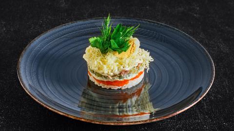 Ein aufgeschichteter Salat