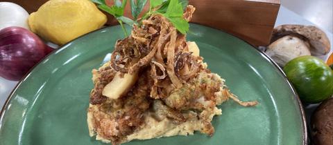 Steinbeißerfilet in Kräuter-Senf-Kruste gebacken auf Steinpilzkartoffelpüree