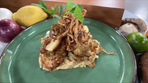 Steinbeißerfilet in Kräuter-Senf-Kruste gebacken auf Steinpilzkartoffelpüree