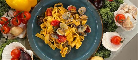 Tagliatelle mit Tomaten-Vongole (Muschel)-Sugo