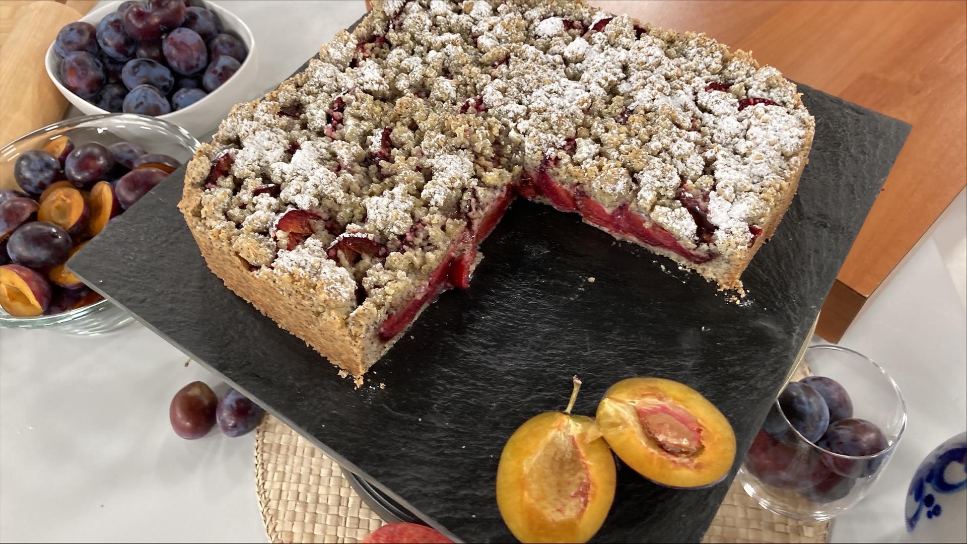Rezept: Zwetschgen-Mohn-Streuselkuchen | hr-fernsehen.de | Rezepte