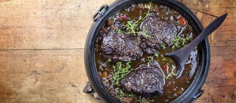 Geschmortes Rind in Rotweinsauce 