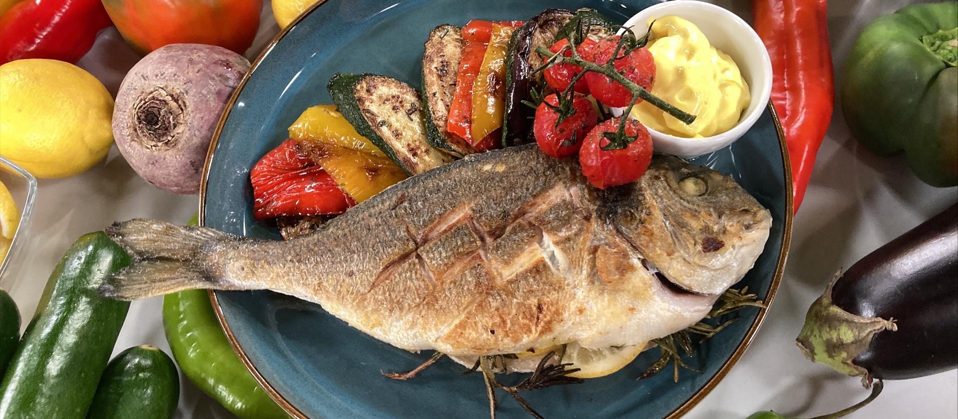 Rezept: Gefüllte Dorade mit mediterranem Grillgemüse – Rezept für den ...