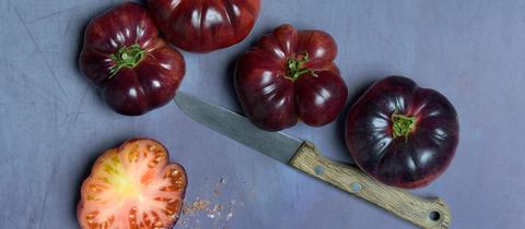 Blaue Fleischtomate aus Spanien.