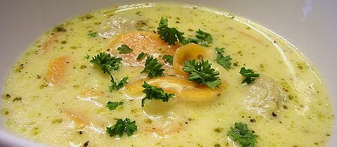 Eine Schüssel mit Kartoffelsuppe