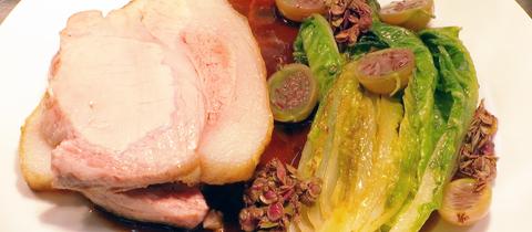 Gereiftes Kotelett vom Vogelsberger Landschwein mit gegrillten Salatherzen