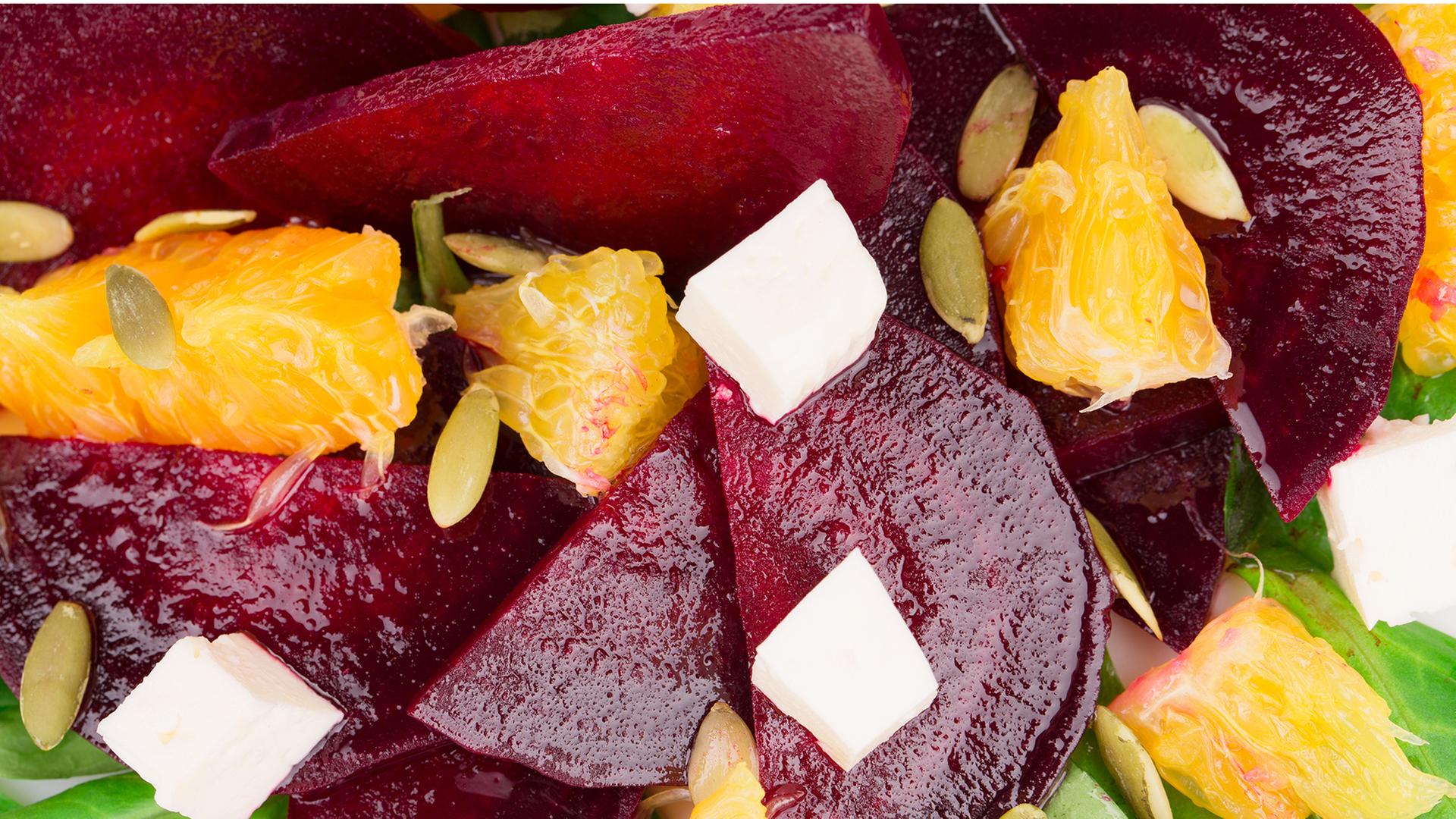 Rezept: Rote Bete-Salat mit Orangen und schwarzen Oliven | hr-fernsehen ...