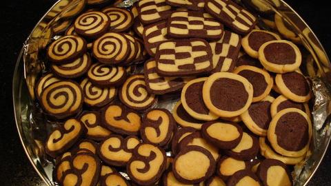 Schwarz-Weiß-Gebäck mit Tonkabohne 