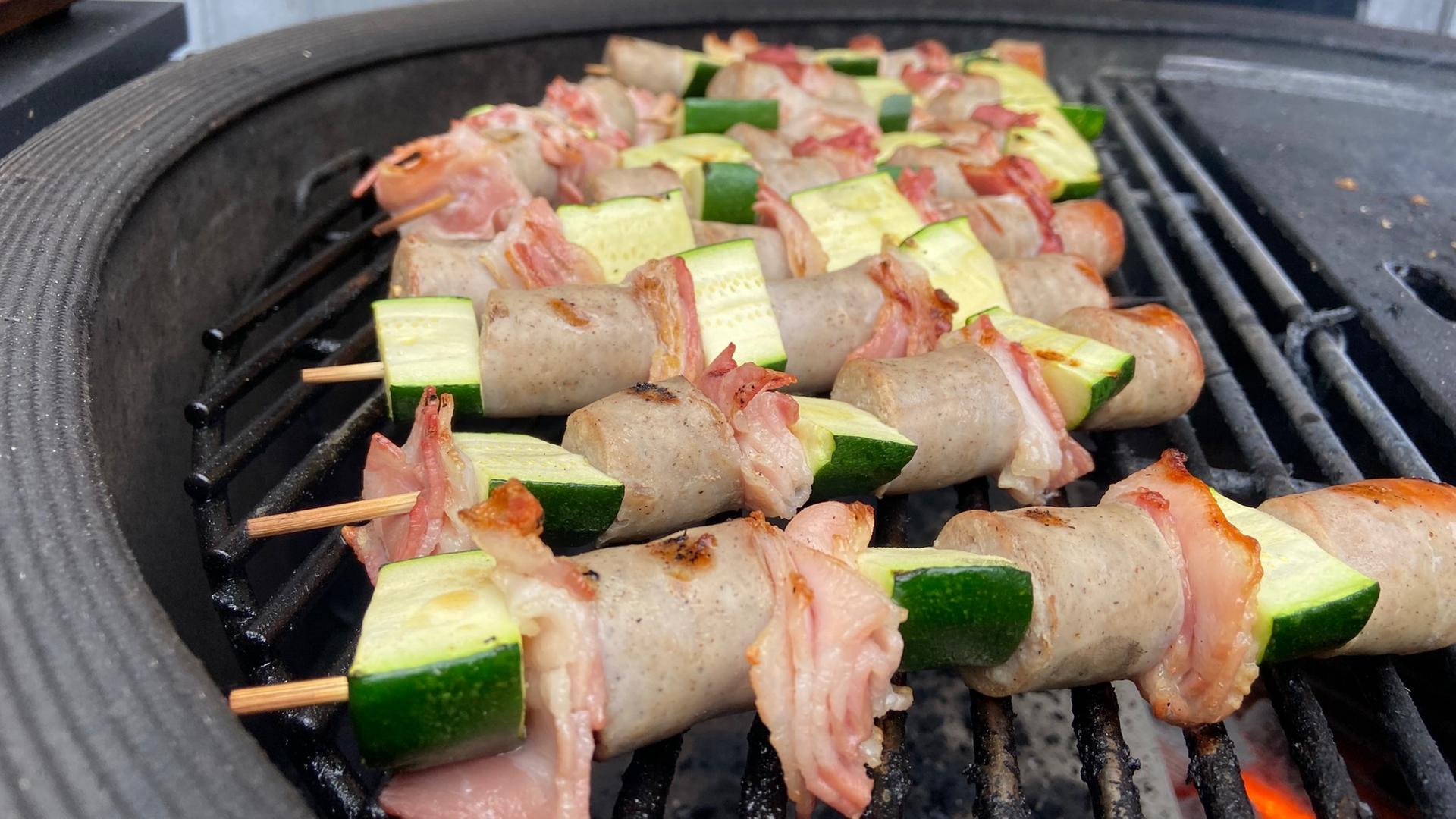 Rezept: Bratwurst-Spieße mit Gemüse | hr-fernsehen.de | Hessen à la carte