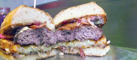 Burger von den Graveyard Burger Guys