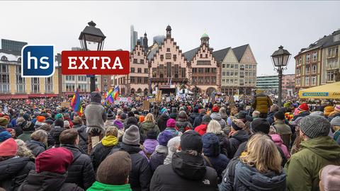 Weit über 20.000 Menschen protestieren rund um den Frankfurter Römerberg gegen die AfD und Rechtsextremismus am 20. Januar 2024.