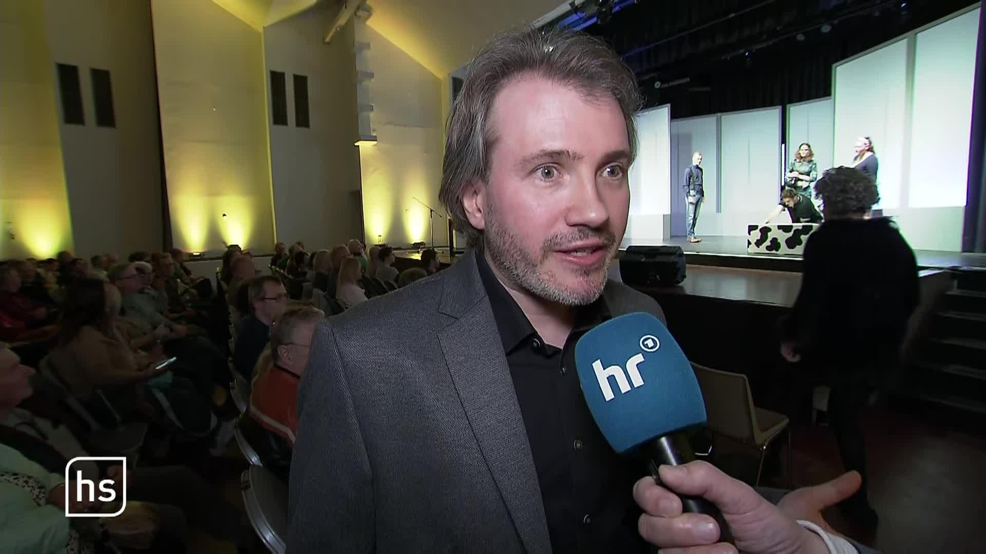 Ein neues Theater für Frankfurt: Zum Auftakt war der Besuch kostenlos - Video | hessenschau.de | TV-Sendung