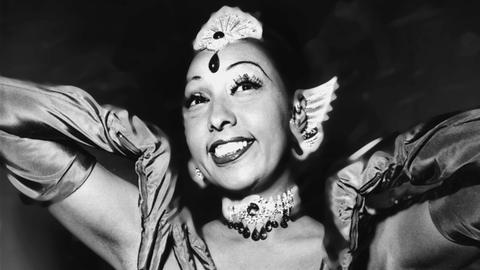 1925 eroberte sie Paris im Sturm - 1975 feierte sie ihr 50jähriges Bühnenjubiläum: Joséphine Baker, der erste schwarze, international erfolgreiche Superstar des 20. Jahrhunderts (Aufnahme aus dem Jahr 1954)