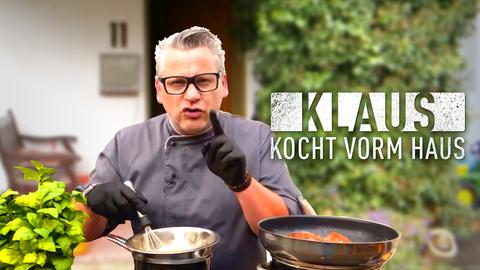 Klaus kocht vorm Haus