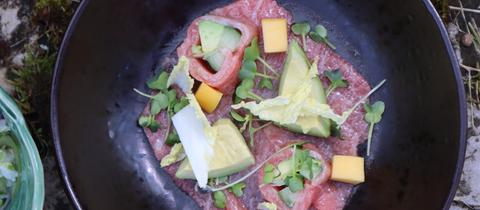 Carpaccio-Rolle vom Toro-Thunfisch mit Wasabi-Creme