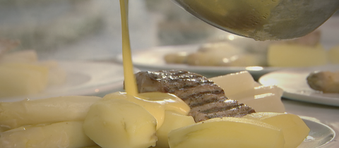 Caldener Spargel mit gegrilltem Kalbssteak, Sauce Hollandaise und tournierten Kartoffeln