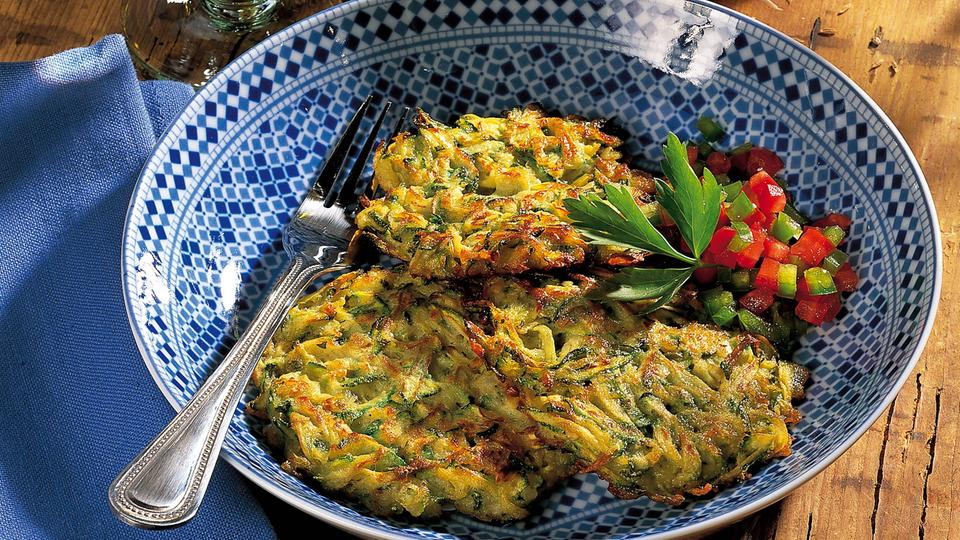 Rezept: Zucchinipuffer mit Honigtomaten und Feigenfrischkäse | hr ...