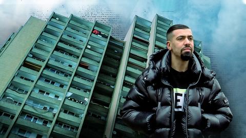 Rapper Mourad Kill vor einem Offenbacher Hochhaus