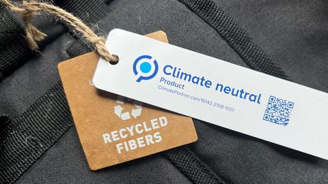 Ein Schild "clima neutral"