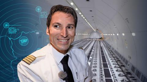 Pilot Claudio und der Frachtraum der 777F im Hintergrund