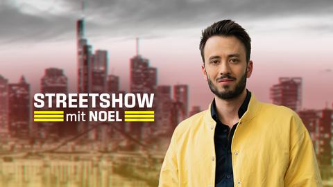 Host Noel Schmidt vor der Frankfurter Skyline