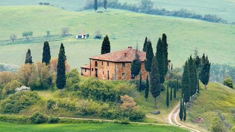 Landschaft mit Häuschen in der Toskana