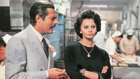 Seit über 20 Jahren ist die Ex-Prostituierte Filumena (Sophia Loren) nun schon die Mätresse von Domenico Soriano (Marcello Mastroianni), doch der denkt nicht ans Heiraten.