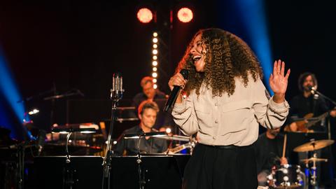 Joy Denalane live mit der hr-Bigband