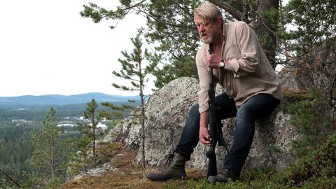 Ex-Kommissar Erik Bäckström (Rolf Lassgård) sieht sich in einer ausweglosen Situation.