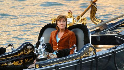 Katharina (Thekla Carola Wied) träumt von Venedig.
