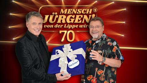 Jürgen von der Lippe ist gespannt auf die große Party zu seinem Geburtstag, denn diesmal weiß der Showexperte selbst noch nicht, was ihn erwartet. Jörg Pilawa (l) präsentiert die Geburtstagsshow.